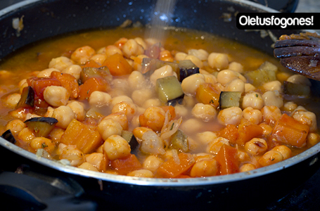 Potaje de garbanzos con berenjena y calabaza